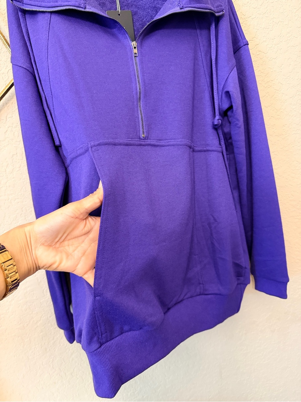 Sweater Size Small - Picture 7 of 7